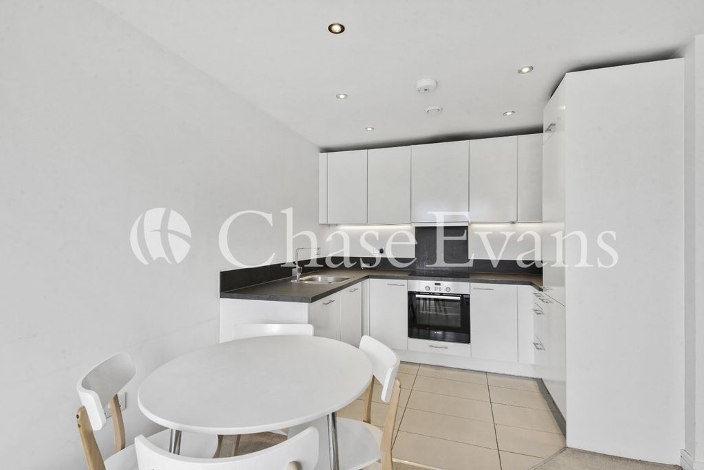 Property photo 2 of 10 Kitchen