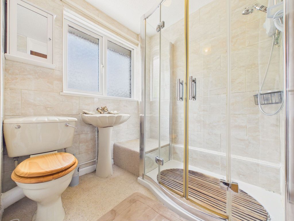 Property photo 3 of 14 Bathroom