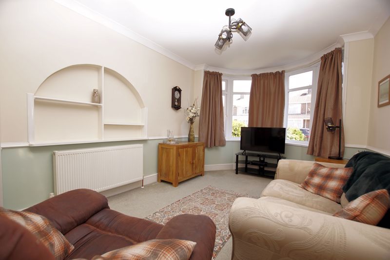 Property photo 3 of 17 Lounge