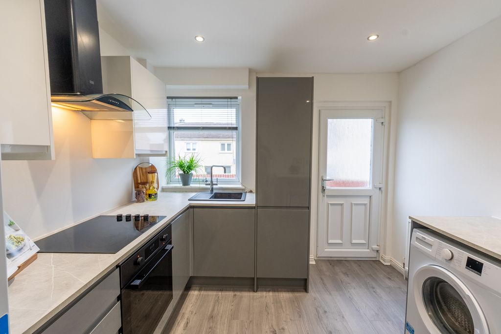 Property photo 3 of 36 Gallery