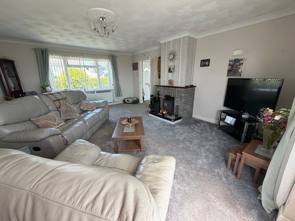 Property photo 3 of 28 Picture No. 06