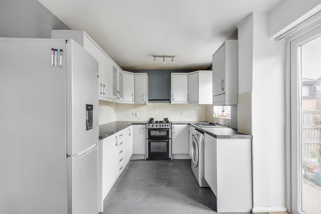 Property photo 3 of 19 Kitchen Area