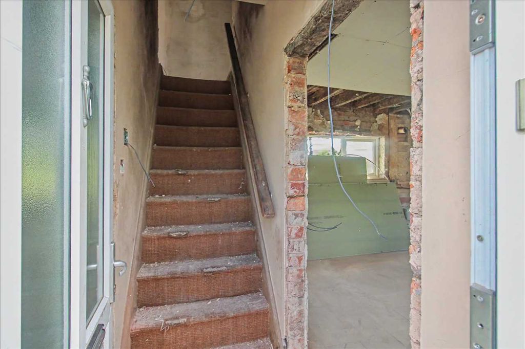 Property photo 2 of 12 Entrance