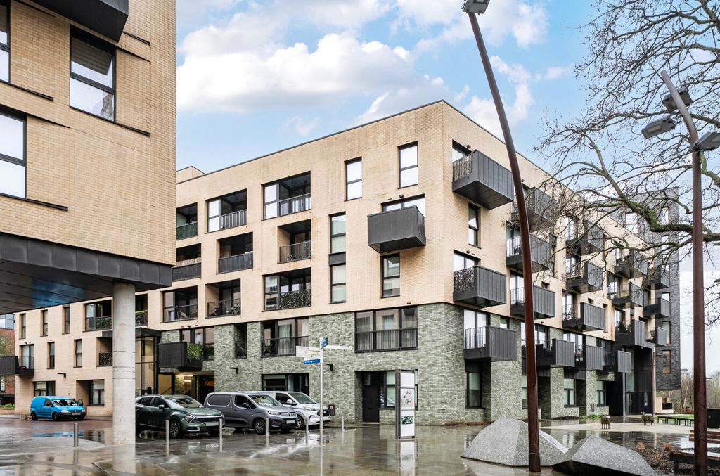 Property photo 2 of 15 1403305-3-697A576...