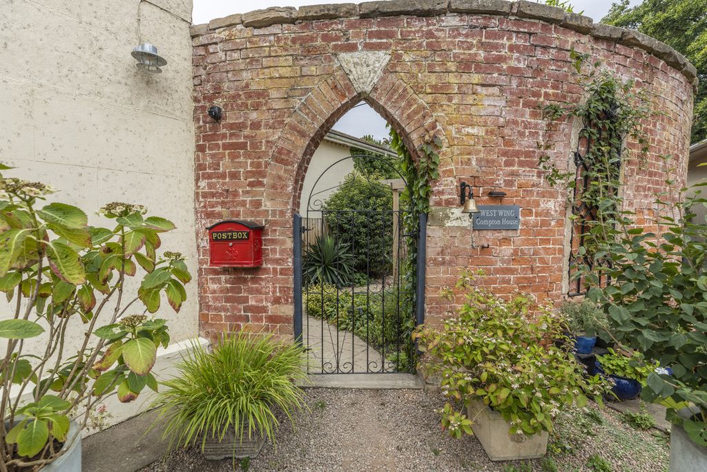 Property photo 2 of 41