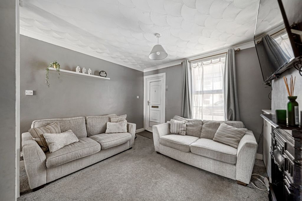 Property photo 2 of 16 4905982