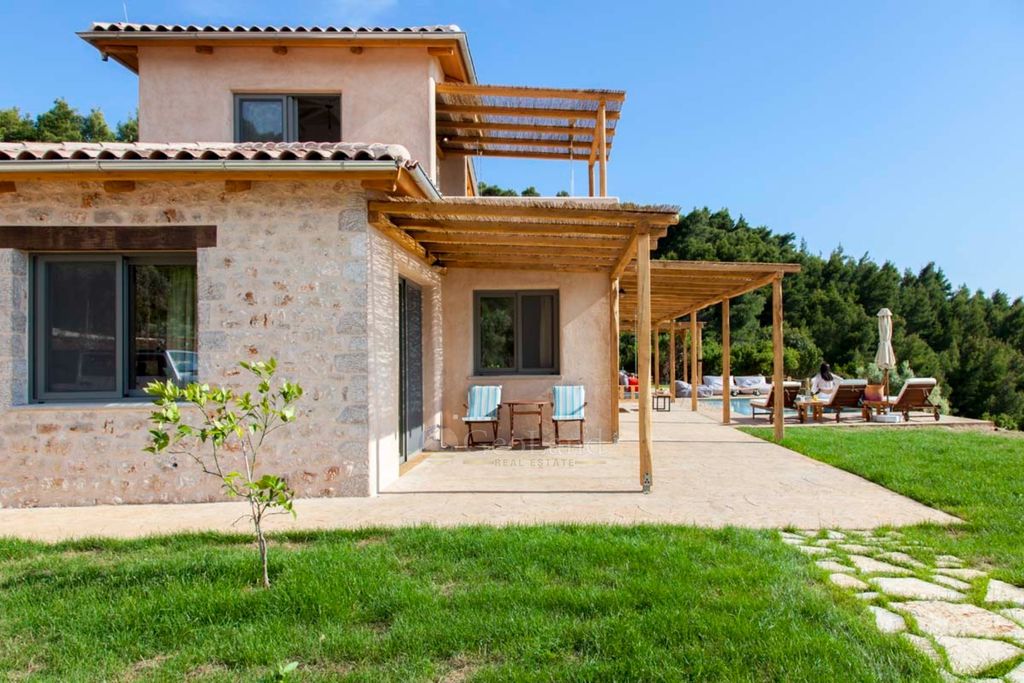 Property photo 3 of 34