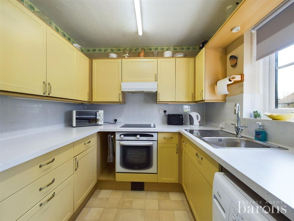 Property photo 2 of 9 Kitchen