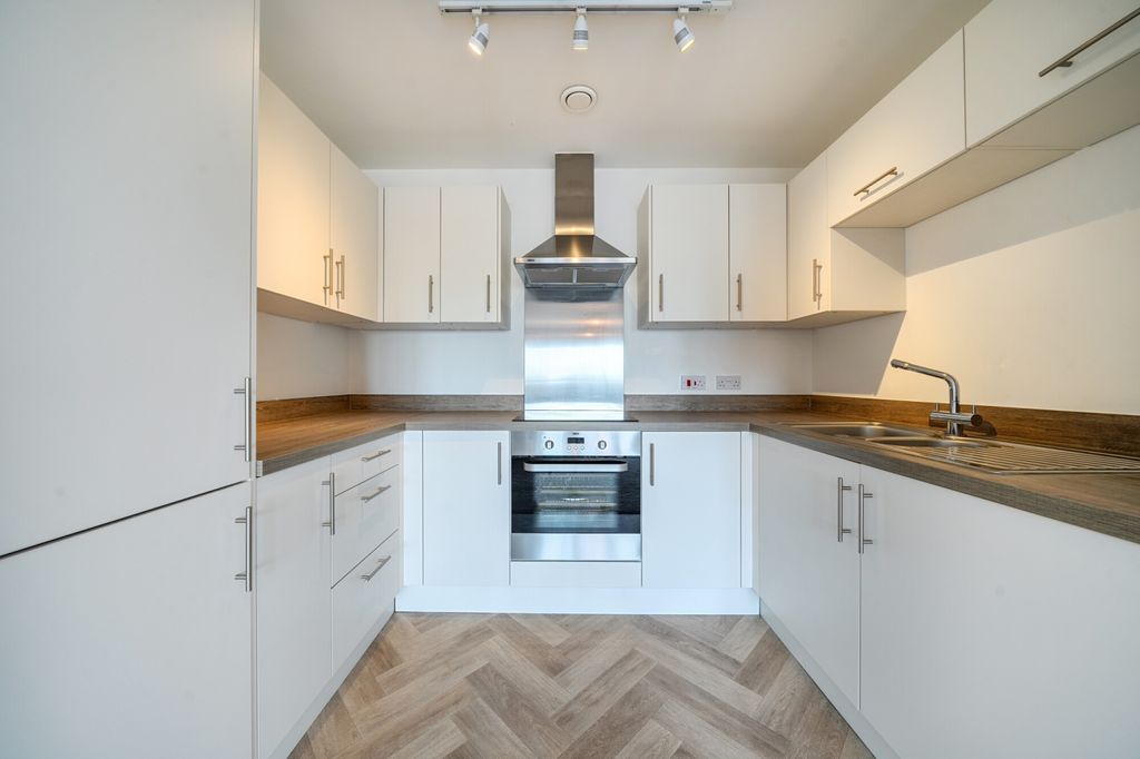 Property photo 3 of 8 1499662-11-6A6c5E...