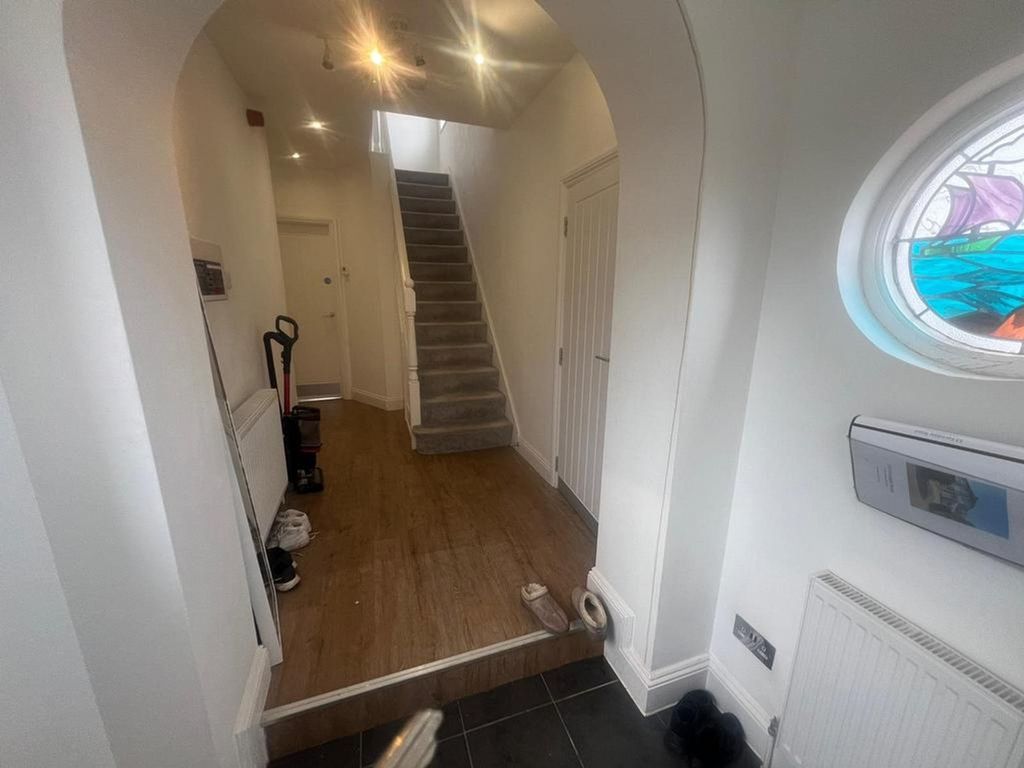 Property photo 2 of 15 A Spacious And Bright Hallway With Stylish Feature...
