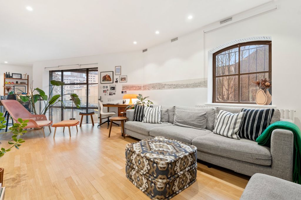 Property photo 2 of 22