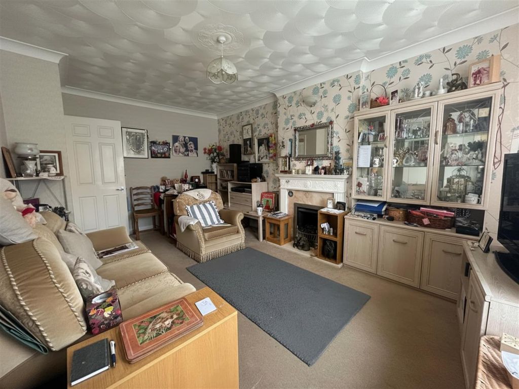 Property photo 2 of 10 15.Png