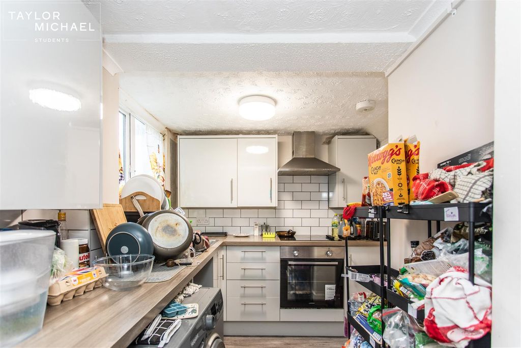 Property photo 2 of 15 Kitchen