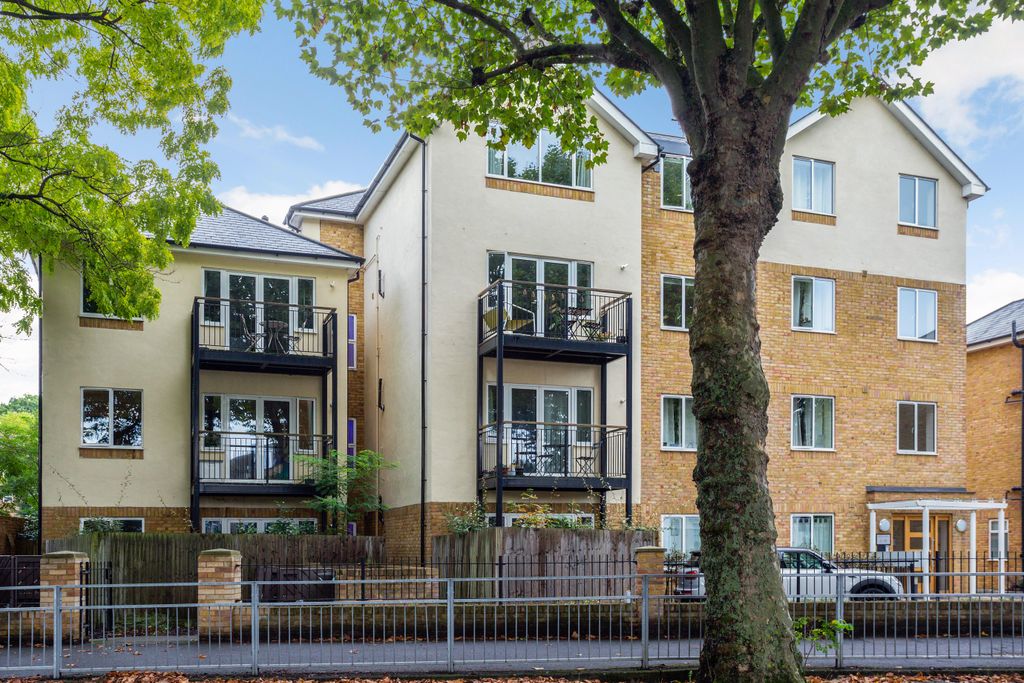 Property photo 2 of 16 102 Maple Road Surbi