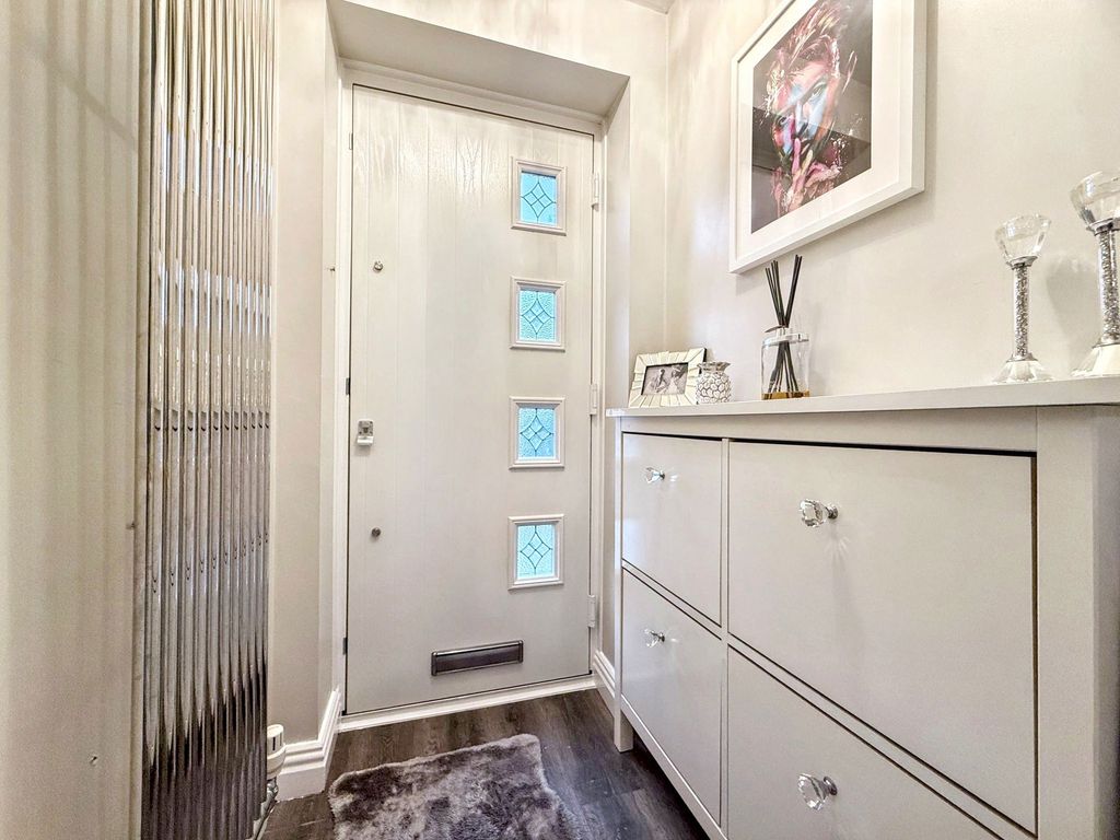 Property photo 3 of 27