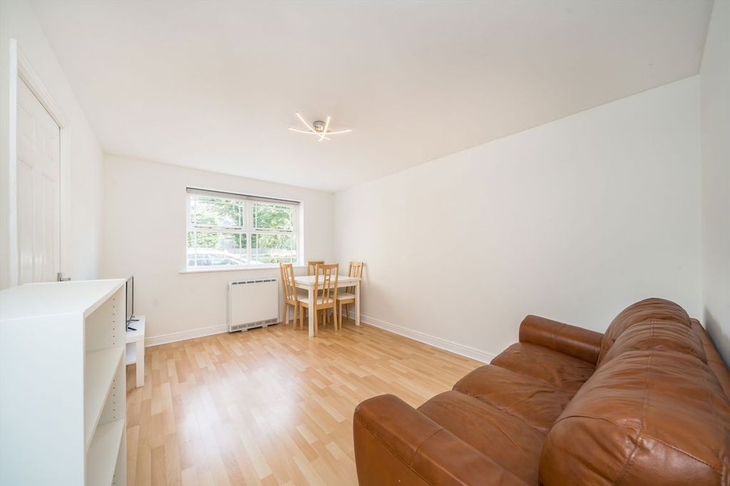 Property photo 3 of 4