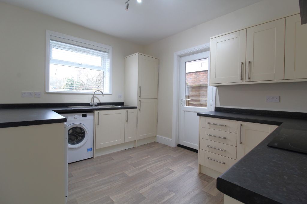 Property photo 3 of 10 Kitchen