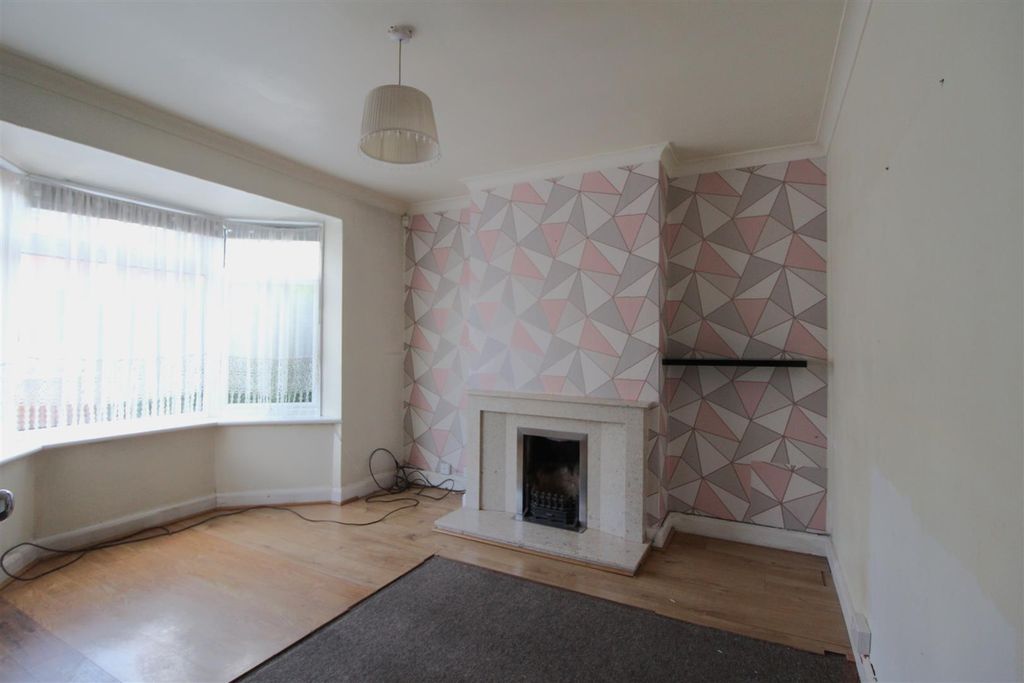 Property photo 2 of 9 Lounge.Jpg