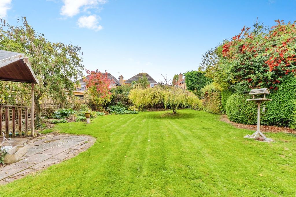 Property photo 2 of 17 Garden1