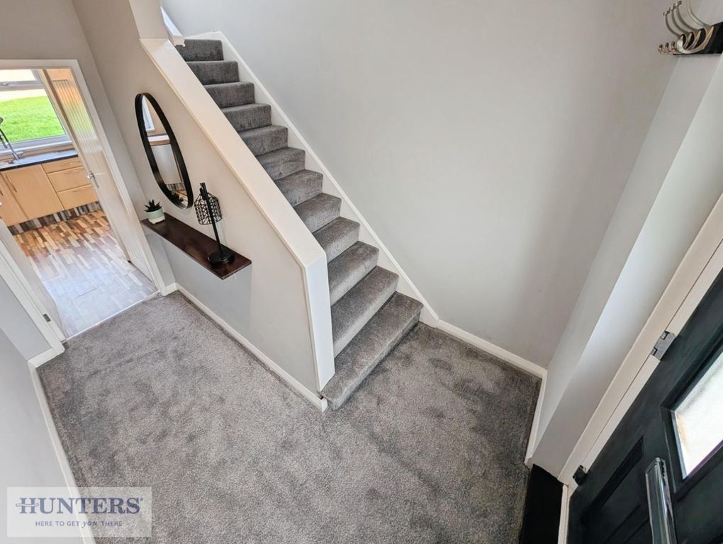 Property photo 2 of 18 Entrance Hallway