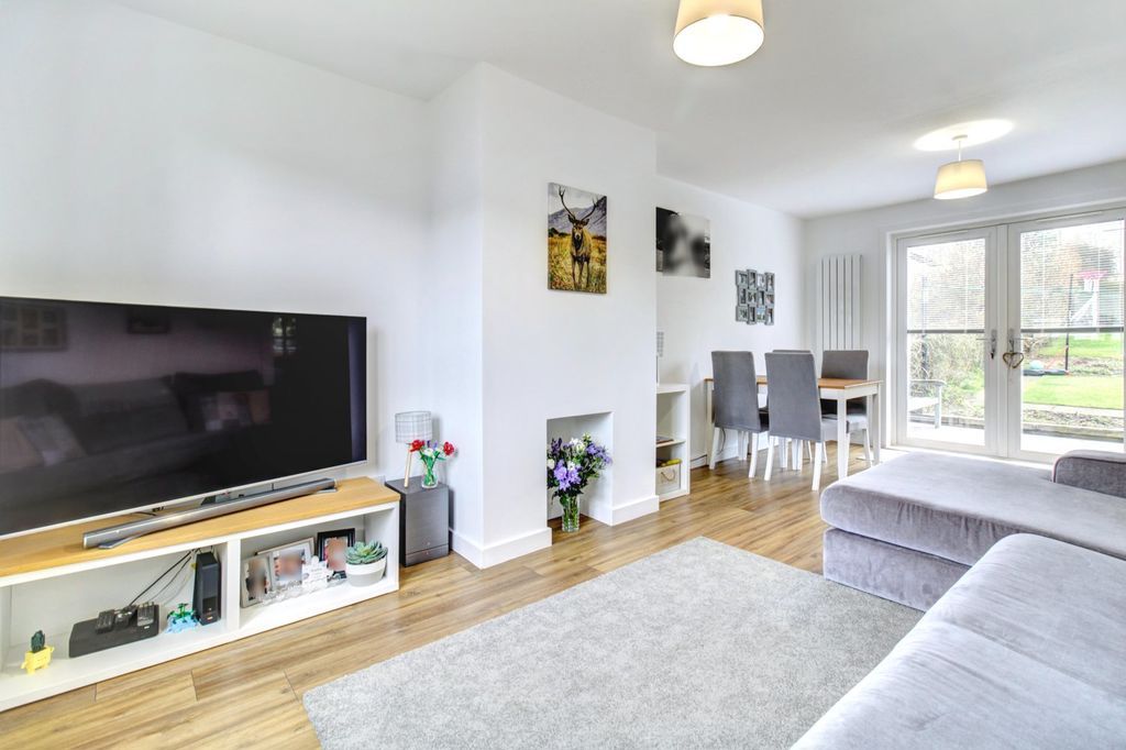 Property photo 2 of 20 Lounge