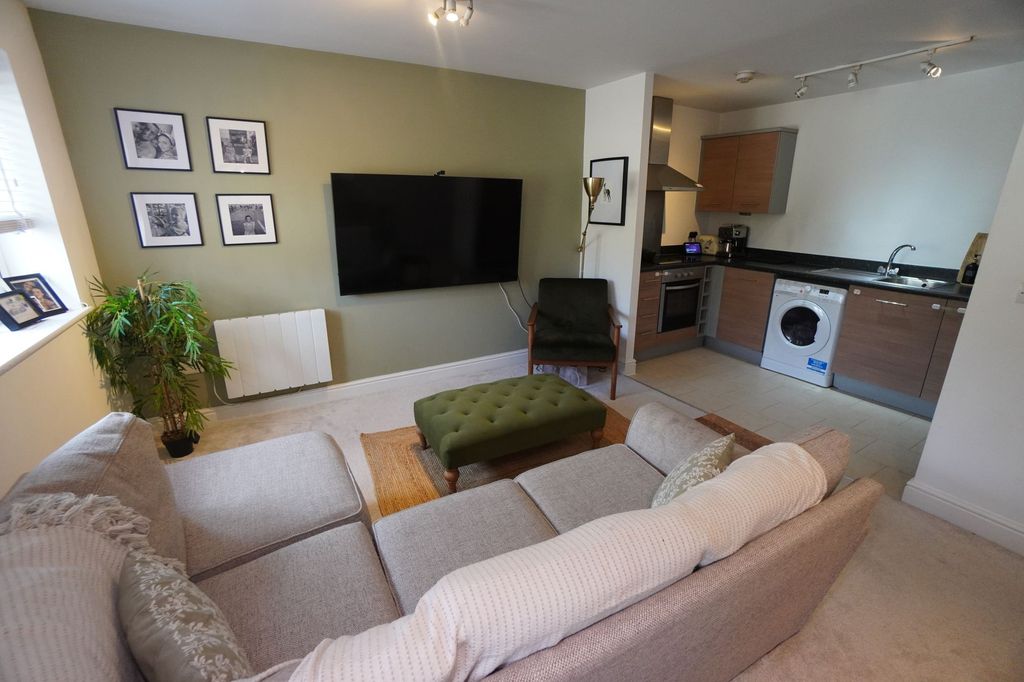 Property photo 2 of 11