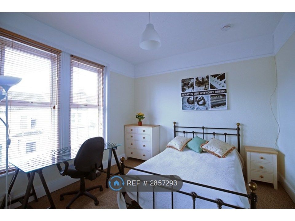 Property photo 3 of 6 Room 3 - Now Let