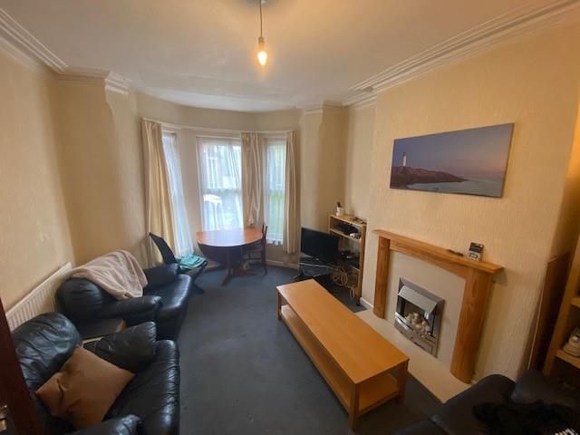 Property photo 3 of 12 Lounge