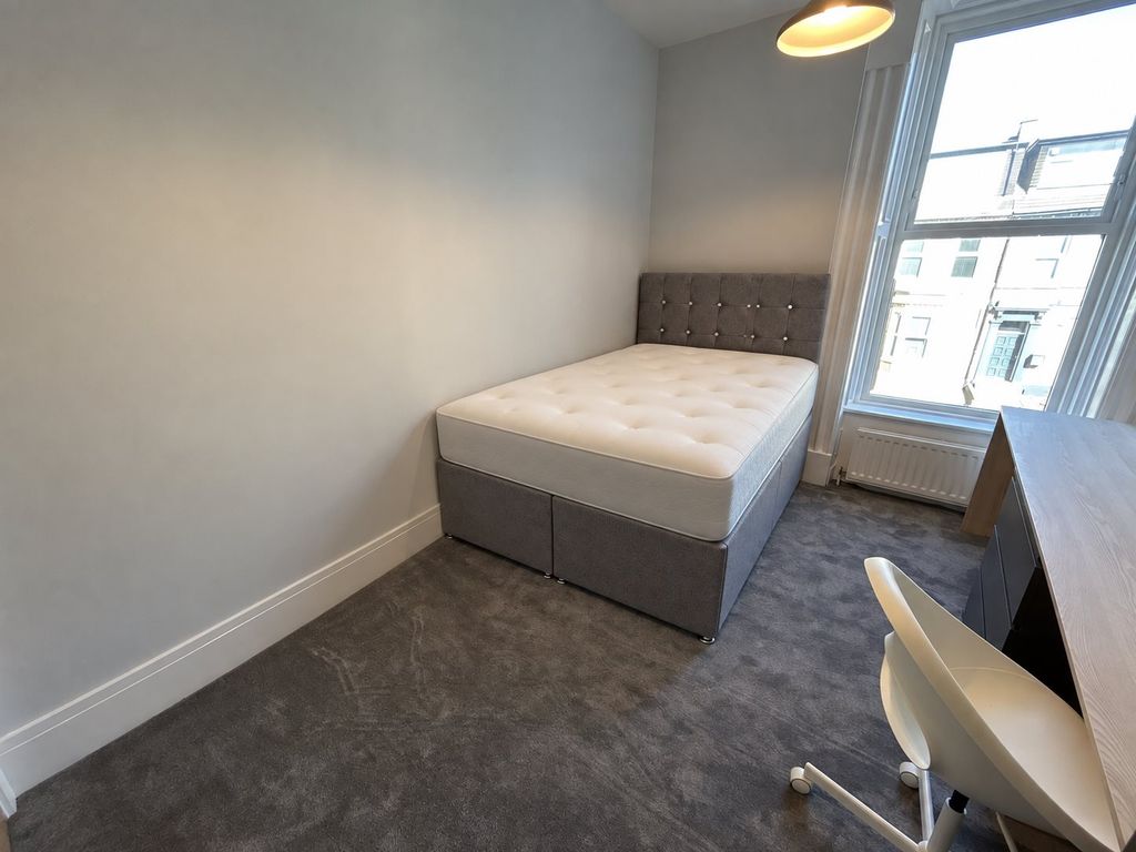 Property photo 2 of 6 Bedroom 4 Furnished