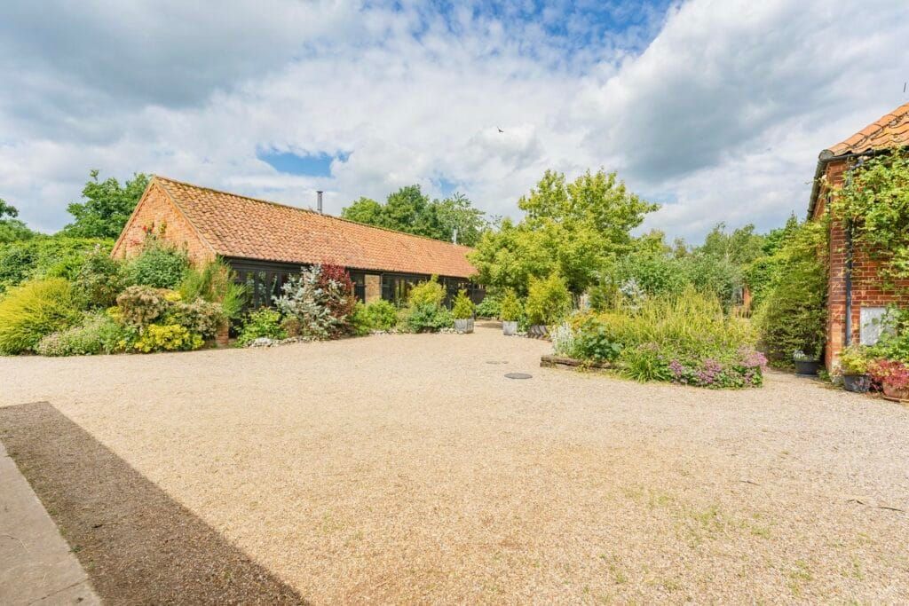 Property photo 2 of 84