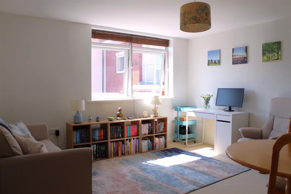 Property photo 2 of 9 Lounge 2.Jpg