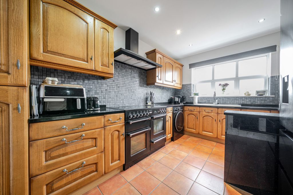 Property photo 3 of 17 1516540-9-6Aa0280...