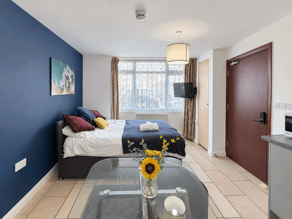 Property photo 1 of 6 Double Bedroom To Rent