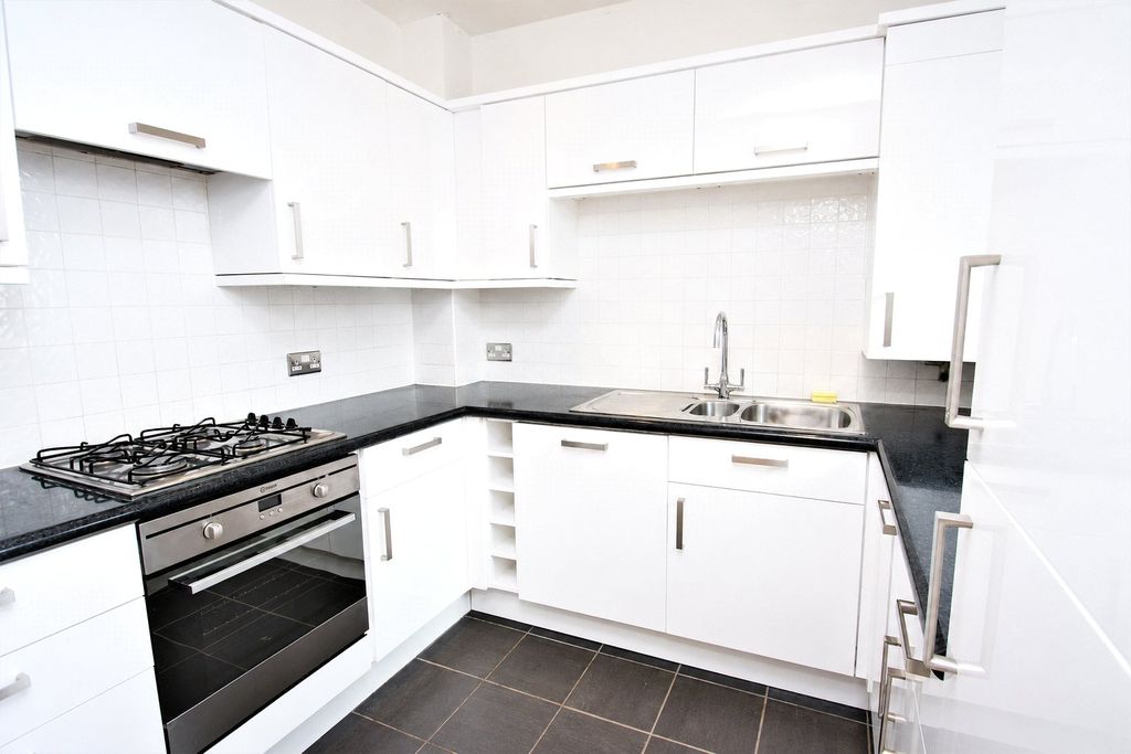 Property photo 3 of 8 Kitchen