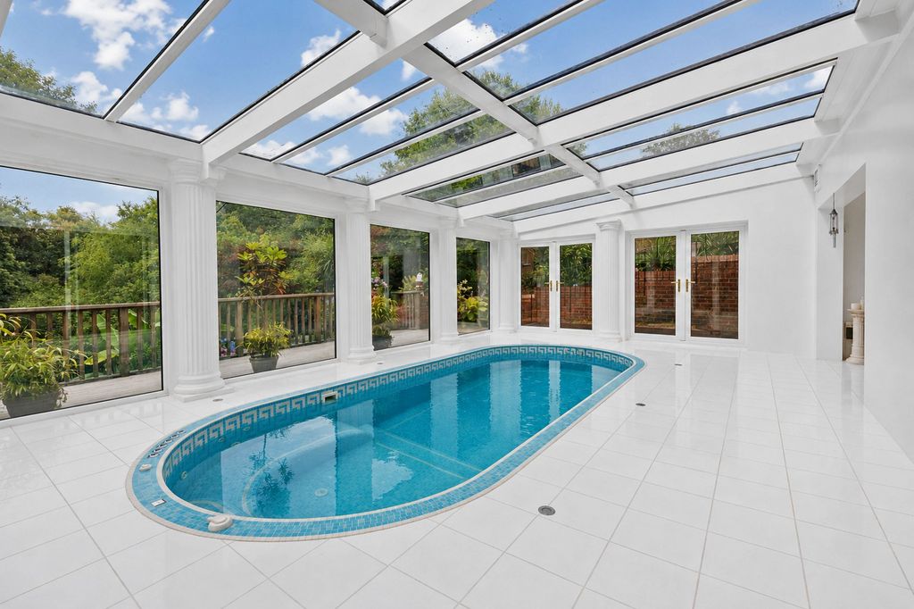 Property photo 2 of 25 Spa Swimming Pool