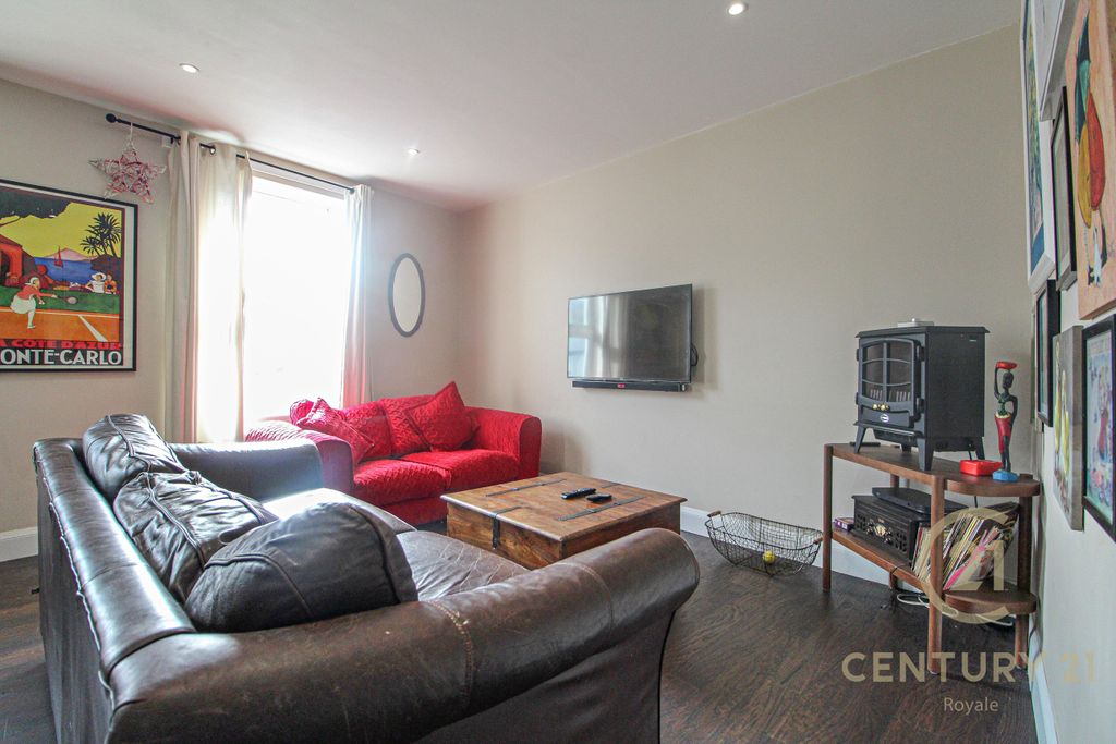 Property photo 2 of 11