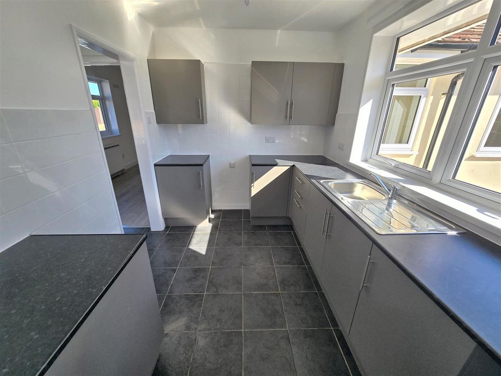 Property photo 2 of 8 Kitchen