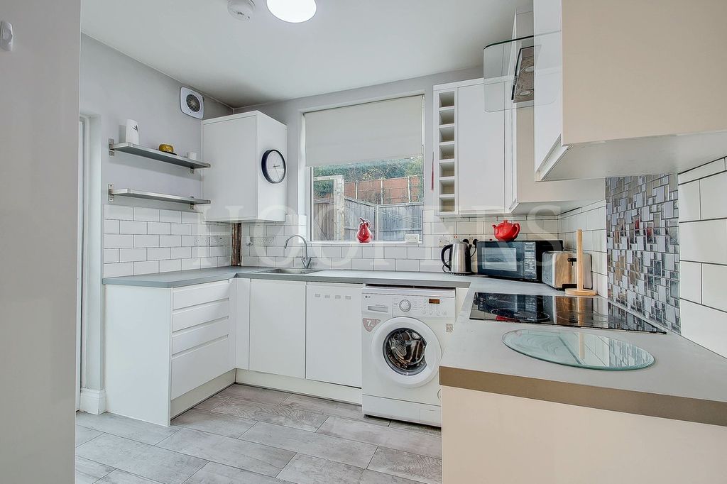 Property photo 3 of 16