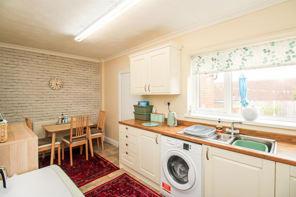 Property photo 3 of 11 Kitchen Diner