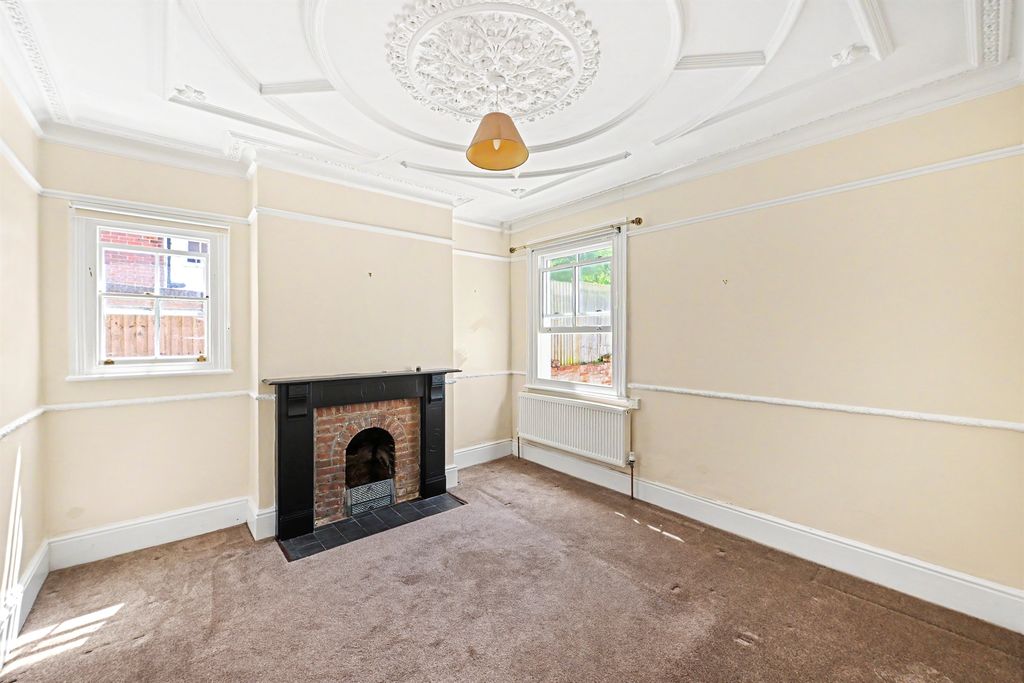 Property photo 3 of 19