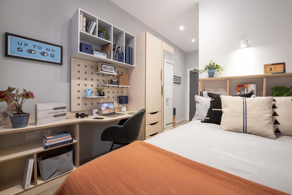 Property photo 3 of 24