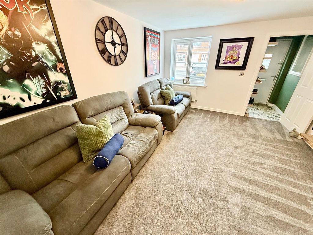 Property photo 2 of 16 Lounge