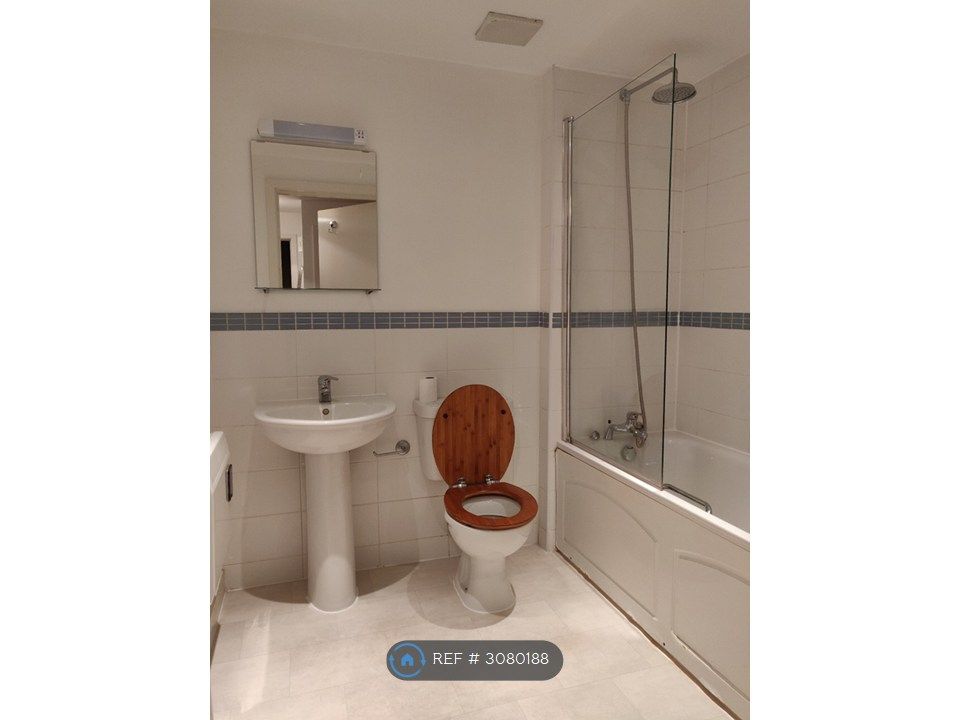 Property photo 2 of 8 Bathroom