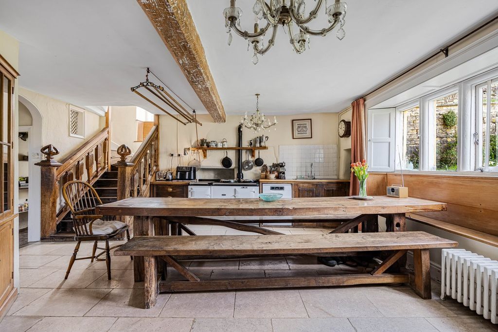 Property photo 2 of 35