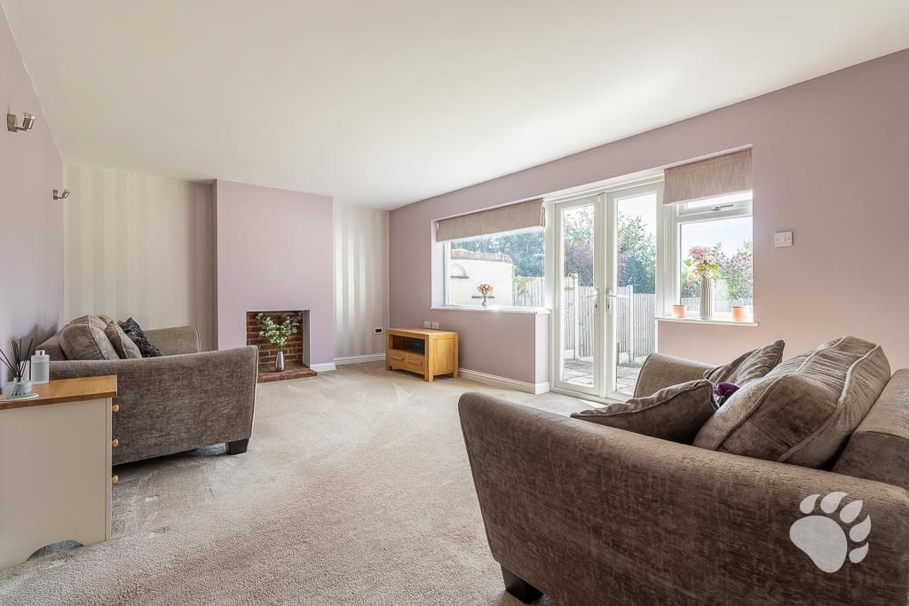 Property photo 3 of 30 Lounge