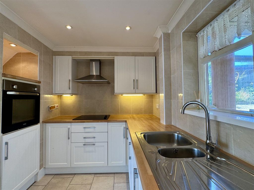 Property photo 3 of 25 Kitchen