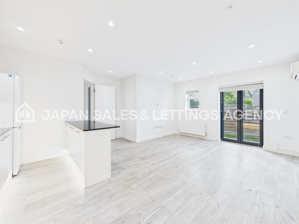 Property photo 2 of 9 Cam04401G0-Pr0097-Still011.Jpg