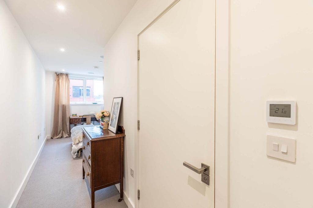 Property photo 2 of 23 Se1 5Yq - High Res-3.Jpg