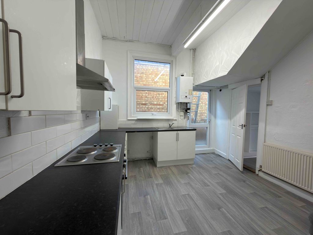 Property photo 3 of 14 Kitchen