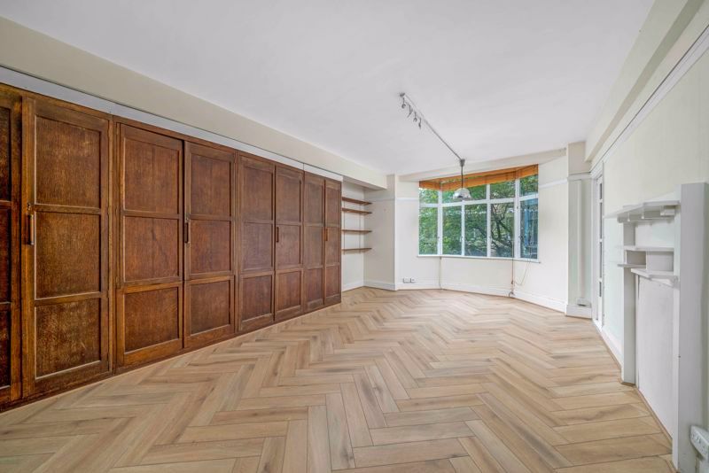 Property photo 1 of 10 Photo 4